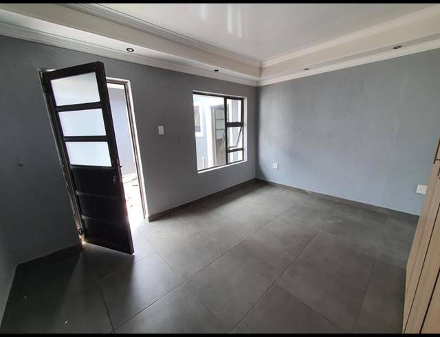 1 BEDROOM PROPERTY TO RENT IN FLAMWOOD
